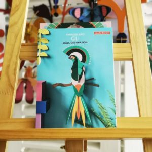 Oiseau Gili Paradise Bird 3D à monter et accrocher au mur 27 cm - Carton recyclé - Encre végétale - Studio Roof chez tilvist Mulhouse