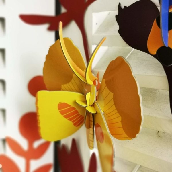 Yellow Butterfly 3D à monter et suspendre ou à poser 14 cm - Carton recyclé - Encre végétale - Studio Roof chez Tilvist Mulhouse