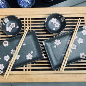 Coffret sushi noir fleur de sakura rose - 6 pièces - Japon