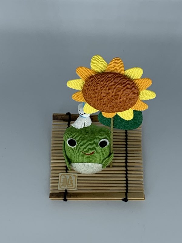 Porte bonheur japonais Grenouille en tissu chirimen 14x6 cm