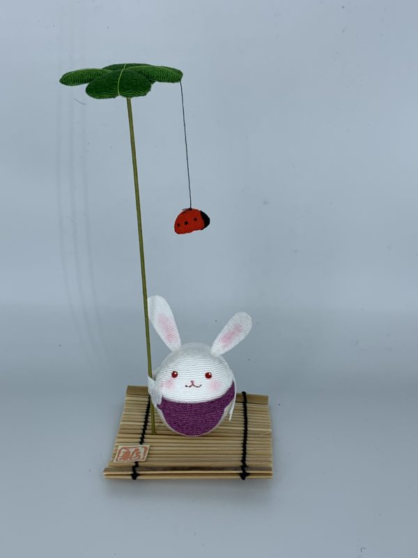 Porte bonheur japonais chirimen lapin et trèfle à 4 feuilles