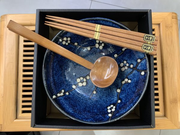 Coffret ramen Bleu sakura - 2 bols 1200ml céramique japonaise - 2 cuillières - 2 paires de baguettes