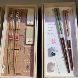 Coffret baguettes japonaises de luxe avec support assortis - fabrication Tokyo Japon