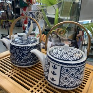Théière porcelaine 1 litre avec filtre inox et anse en bambou