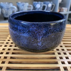 Bol à matcha traditionnel bleu - terre cuite japonaise