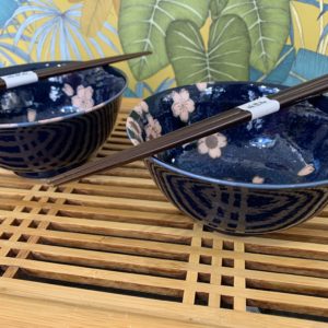 Coffret 2 bols céramique bleu sakura avec 2 paires de baguettes - Japon