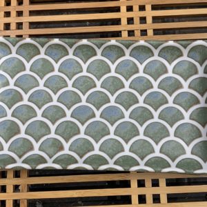 Plat écaille vert céramique japonaise 22 cm