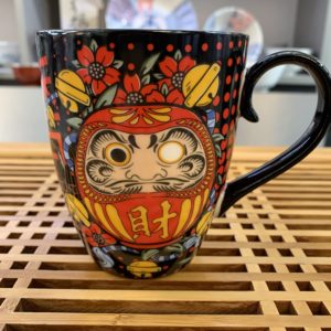 Mug Daruma porcelaine japonaise