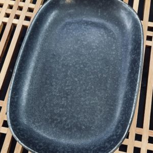 Plat sushi ovale noir aux reflets bleutés - céramique japonaise