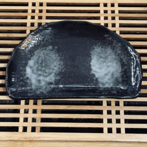 Plat sushi demi-lune noir-gris en céramique japonaise 21 x 13 cm