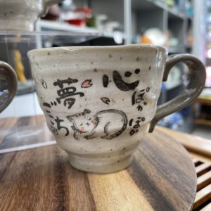 Tasse Warabeuta Neko faïence japonaise 260ml - Fabrication artisanale