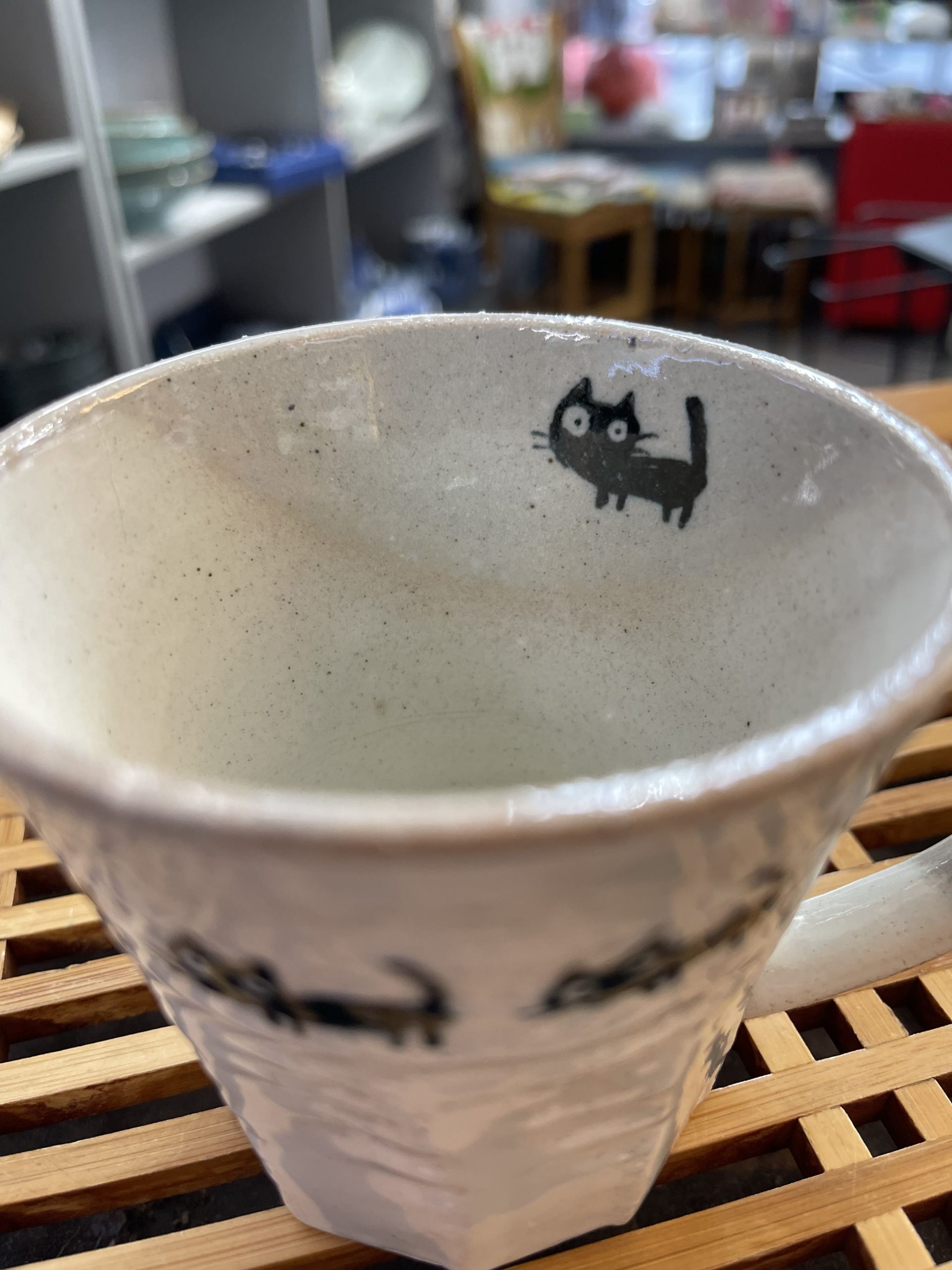 Tasse Neko noir en céramique fait main au Japon